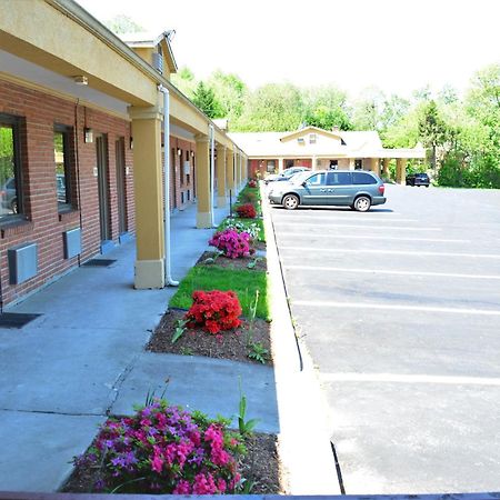 Budget Inn Falls Church Bagian luar foto