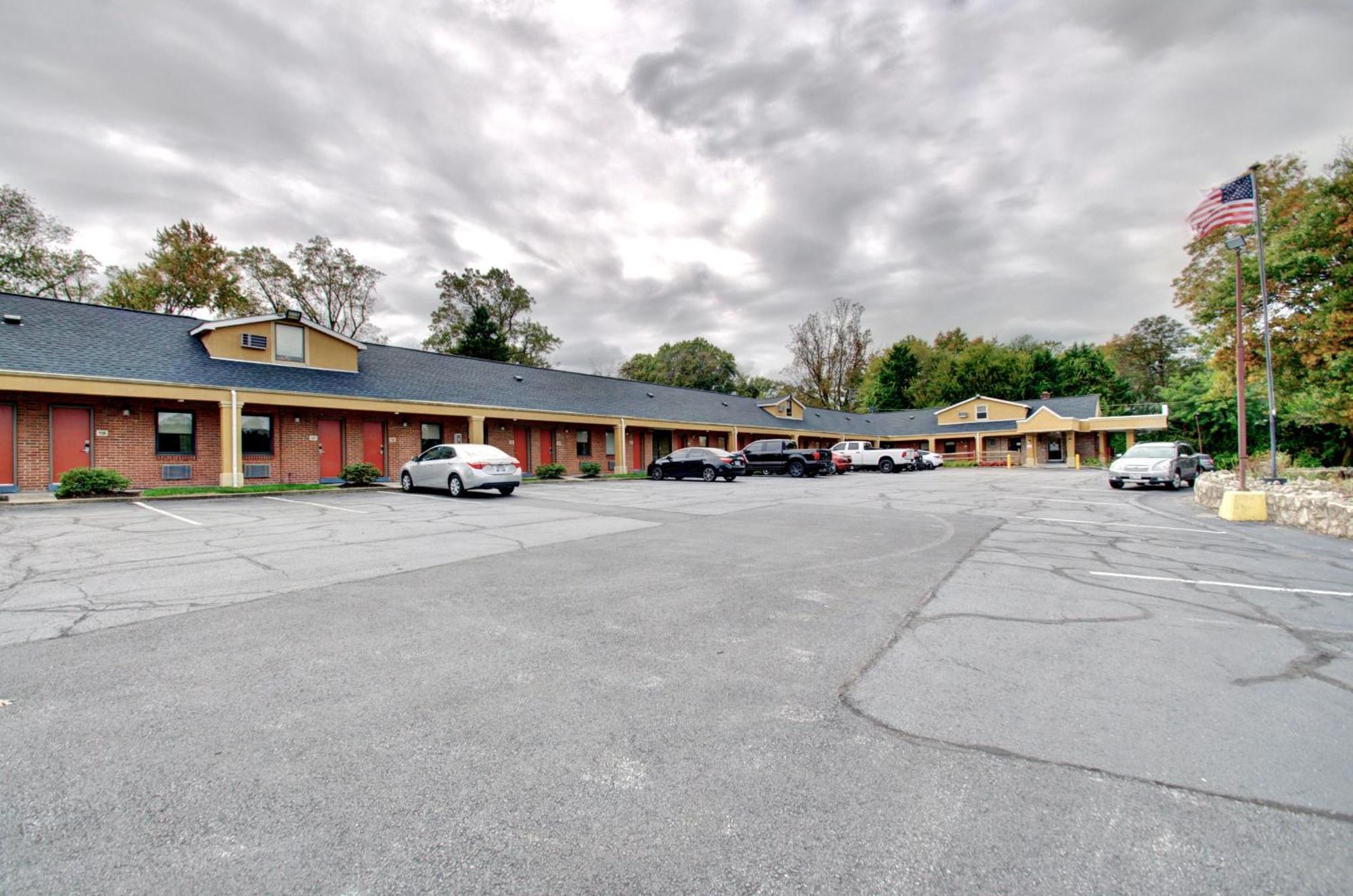 Budget Inn Falls Church Bagian luar foto