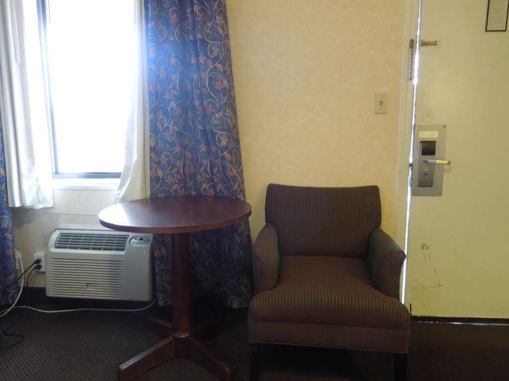 Budget Inn Falls Church Bagian luar foto
