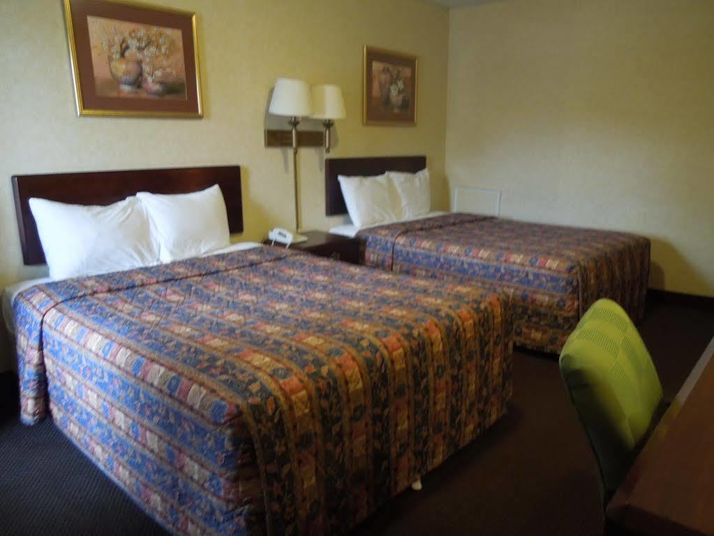 Budget Inn Falls Church Bagian luar foto