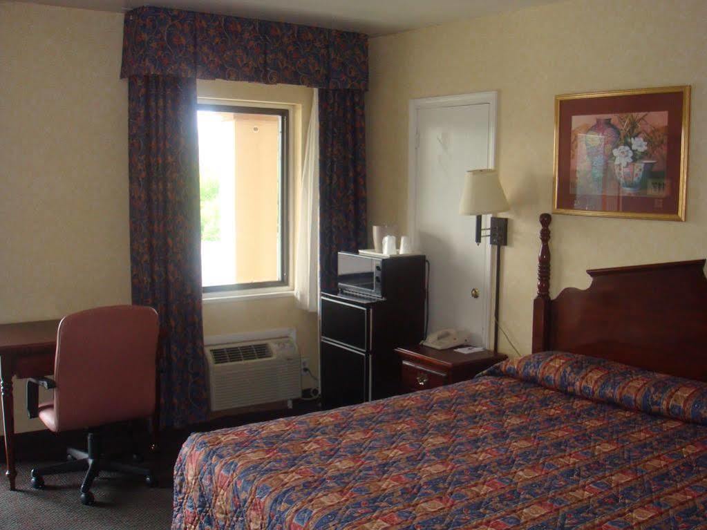 Budget Inn Falls Church Bagian luar foto