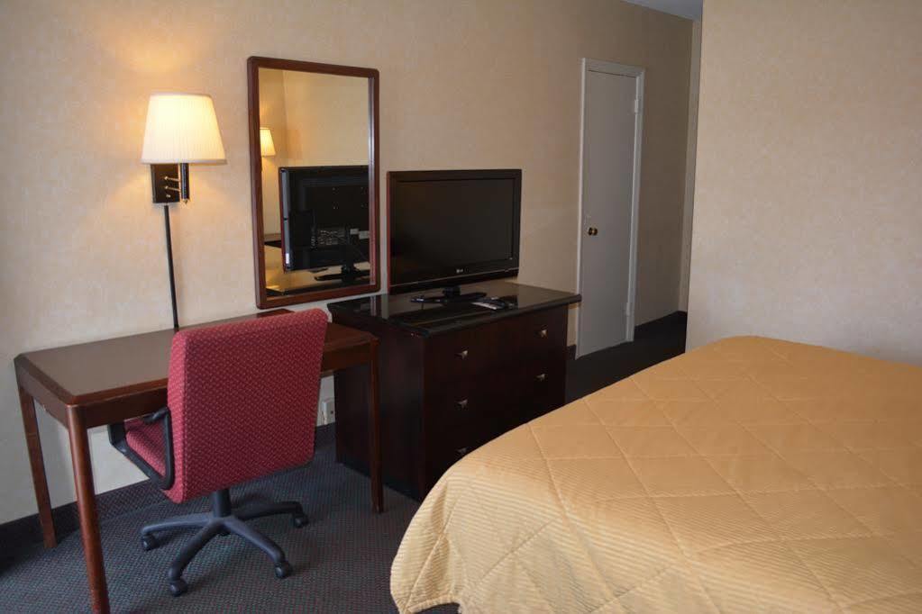 Budget Inn Falls Church Bagian luar foto